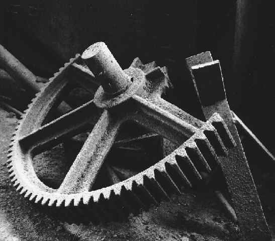Zerbrochenes Zahnrad - Broken cog wheel